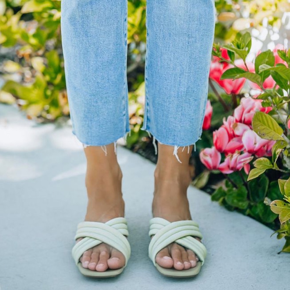 Vici mint green sandal size 6.5 worn once - Picture 4 of 6